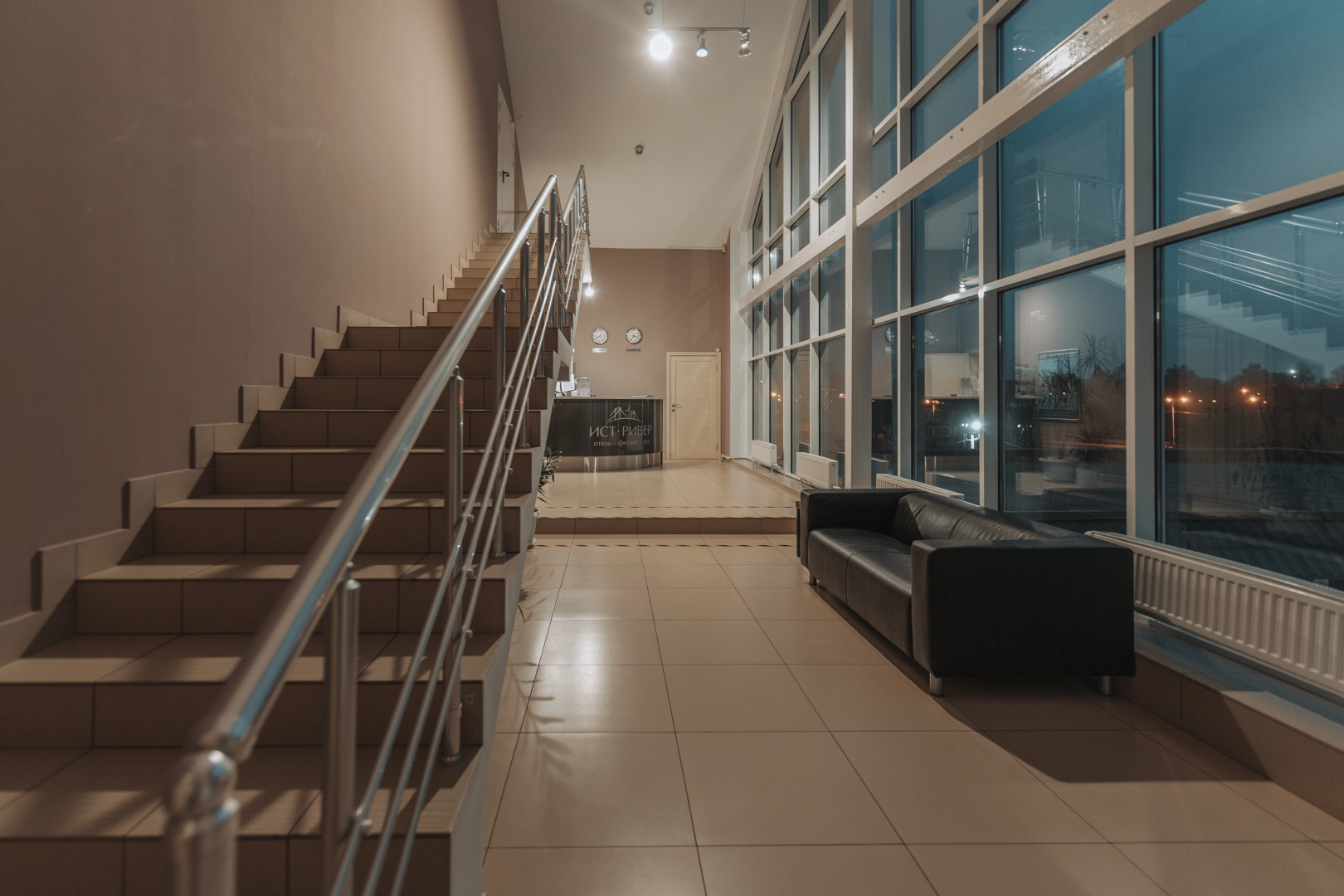 Отель Ист Ривер