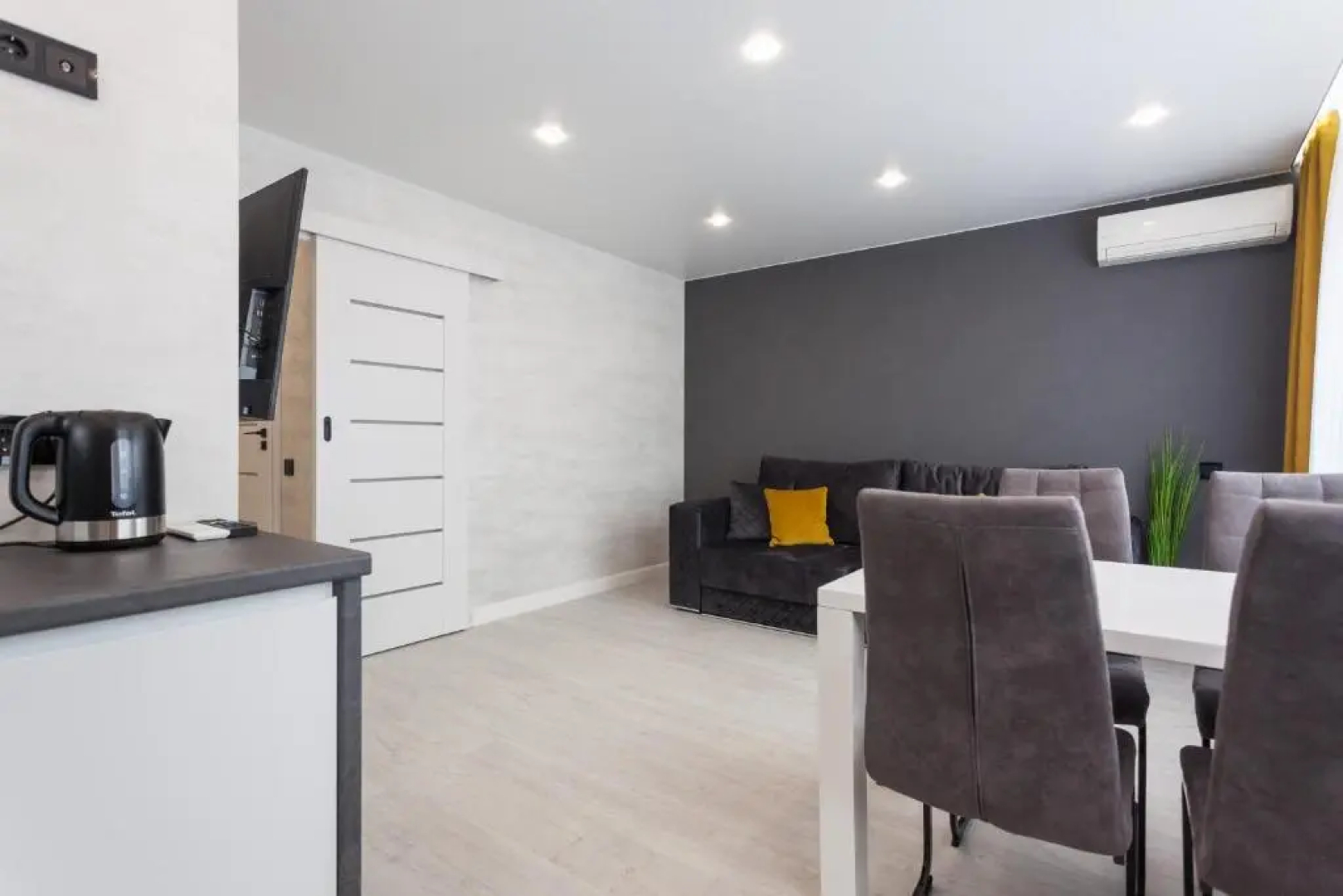 Апартаменты Трёхкомнатный Люкс, центр, площадь Победы, Черняховского 10А, Колибри#10А