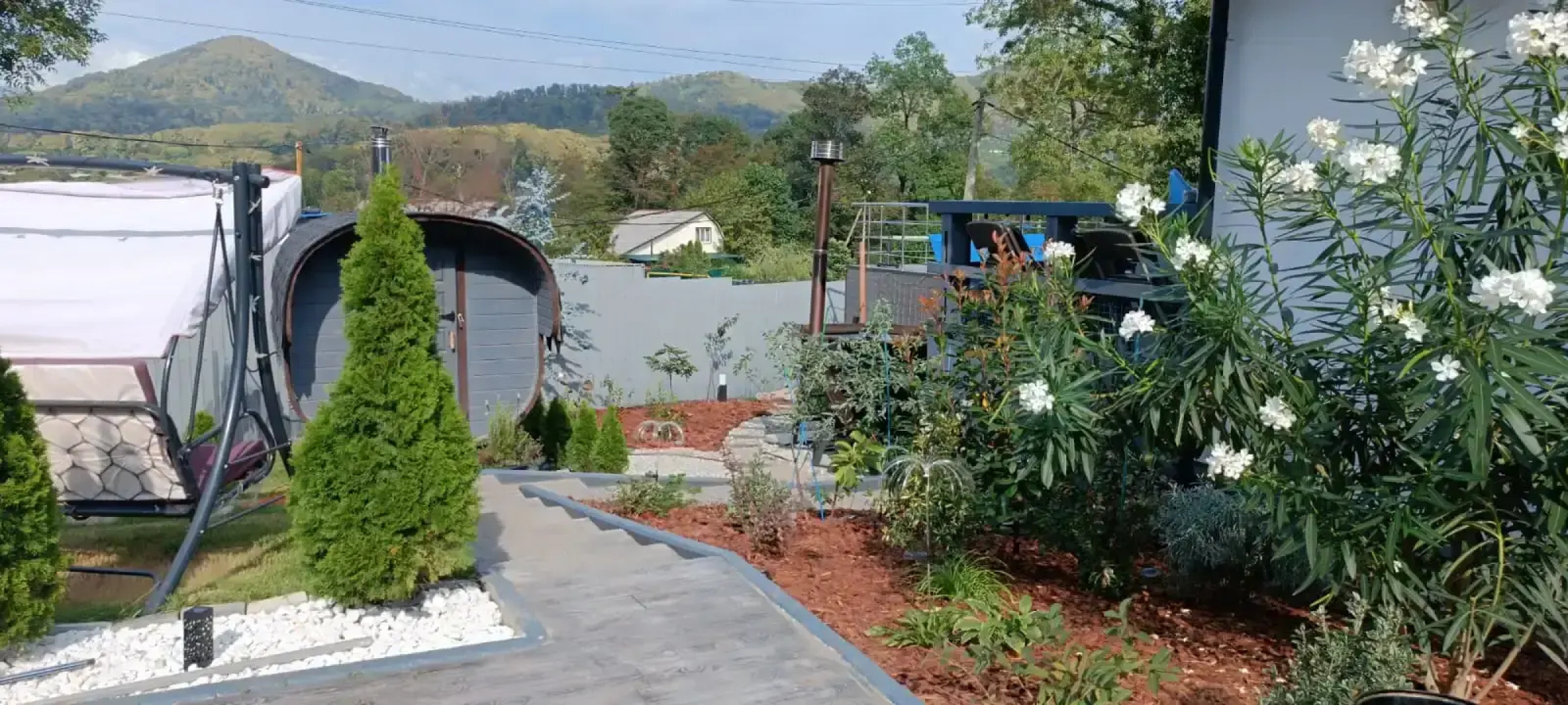 Частный Дом с Бассейном Мансардой и Видом на Горы