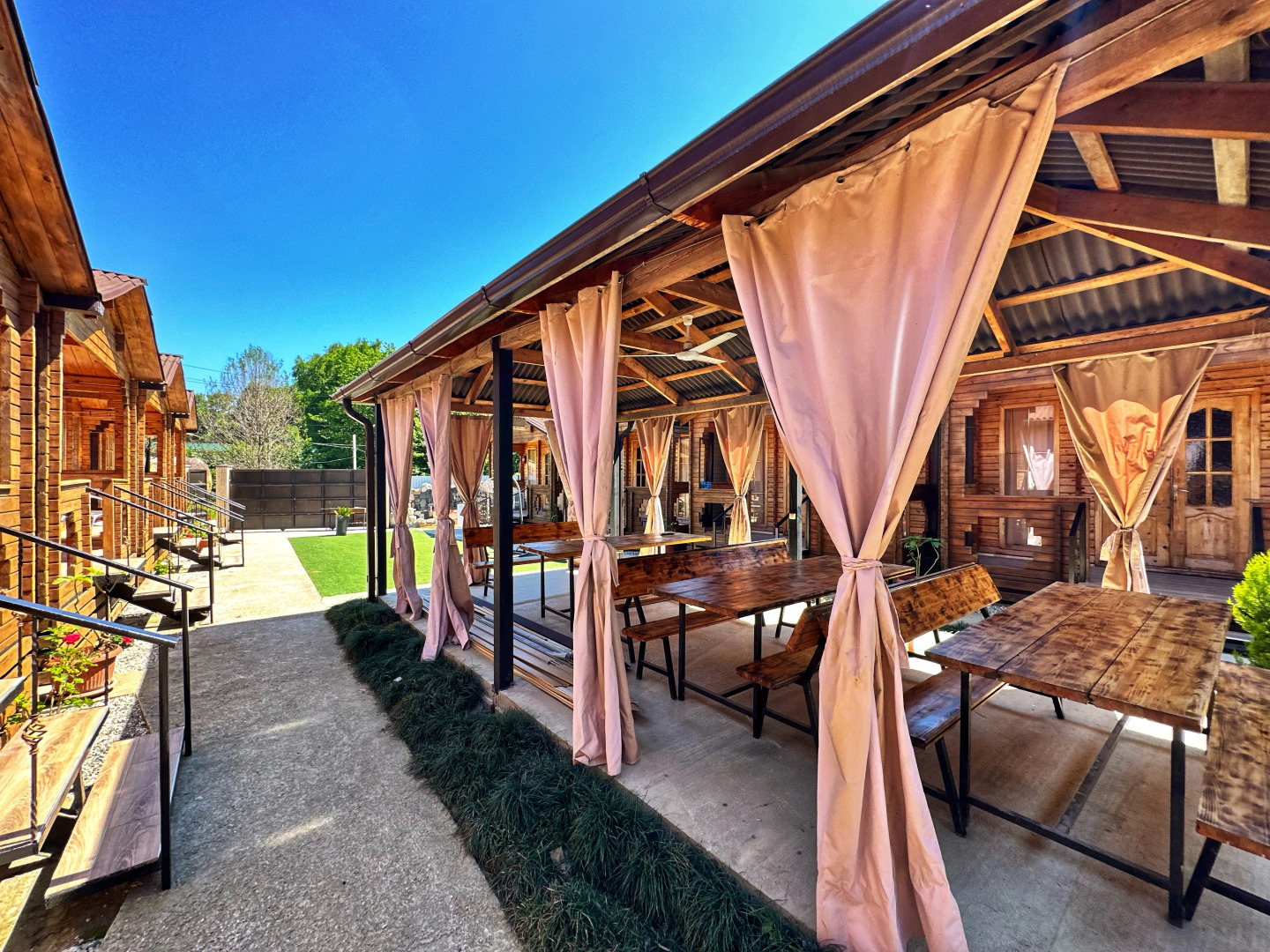 Гостевой Дом  Домики Набережная Виктория 100 м от моря