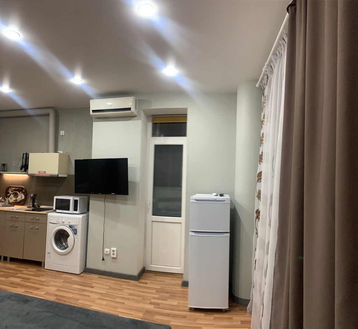 Квартира Прекрасная Студия В Самом Центре Города Тюмени 50 Лет ВЛКСМ 13/3