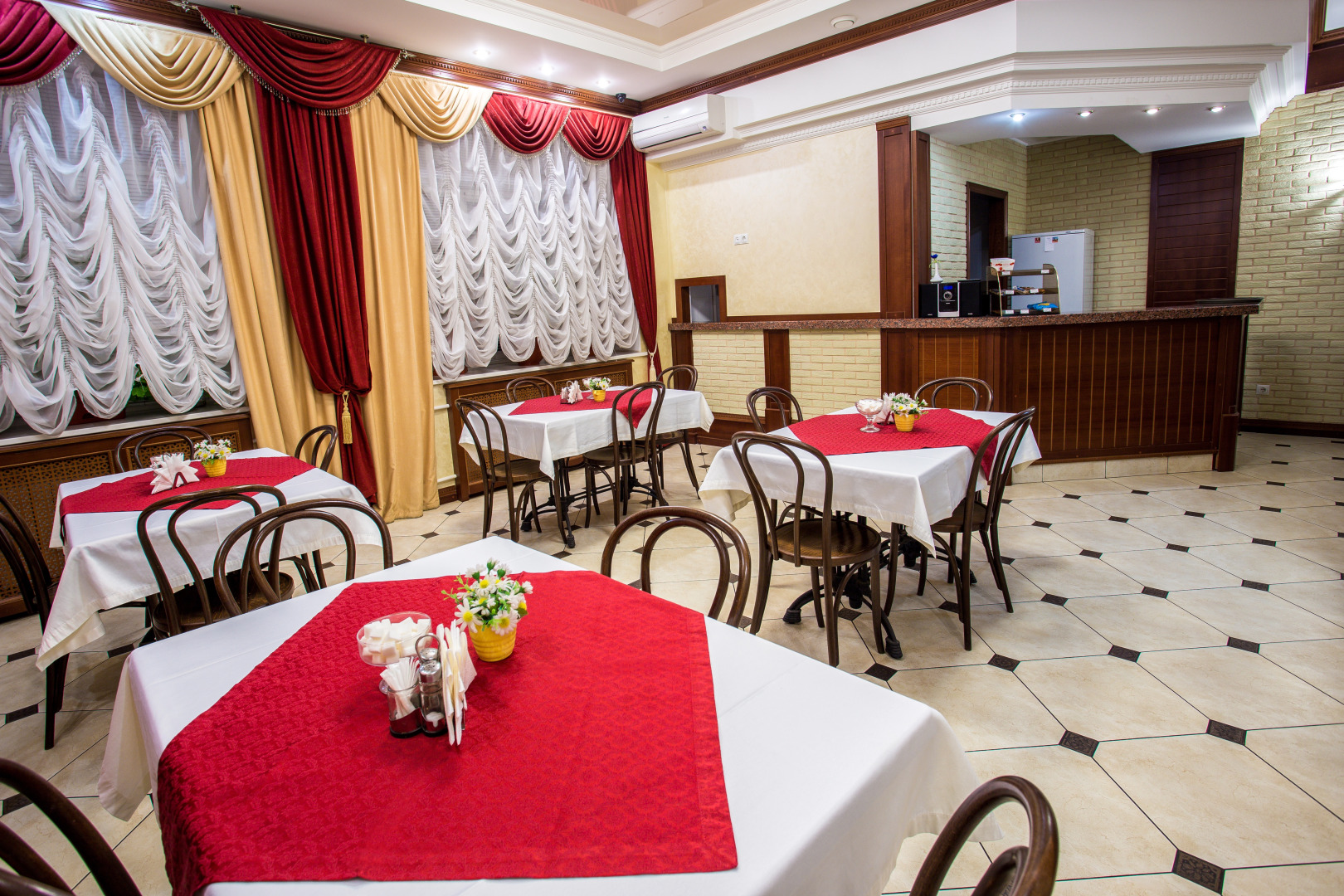 Отель Марафон