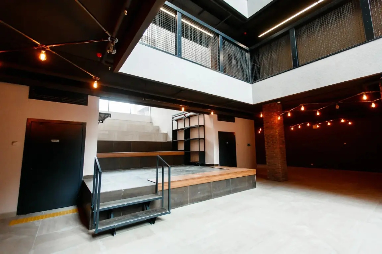 Апартаменты Улучшенные с Кроватью и Диваном в Историческом Центре 37м