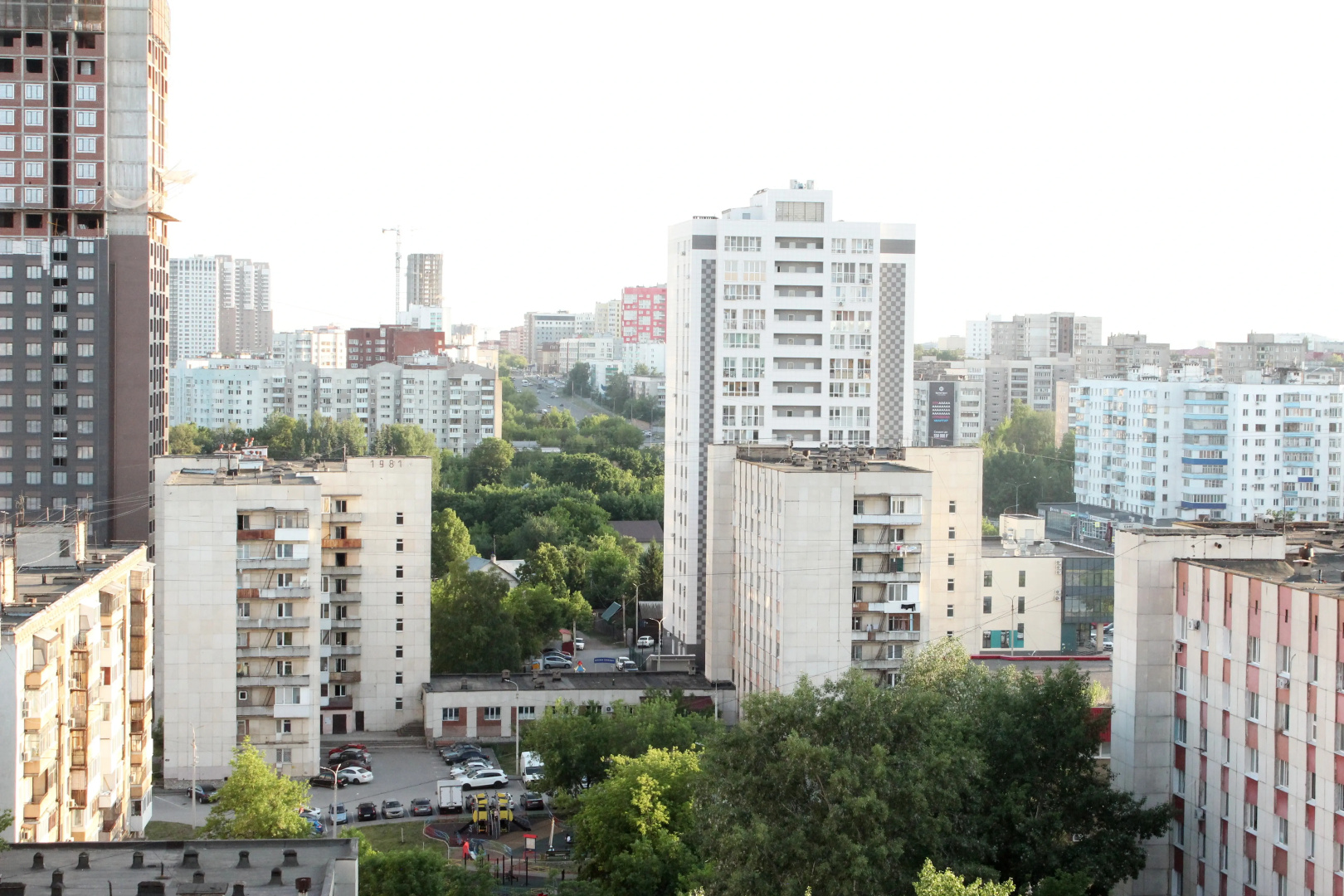 Квартира - студия рядом с проспектом Октября.