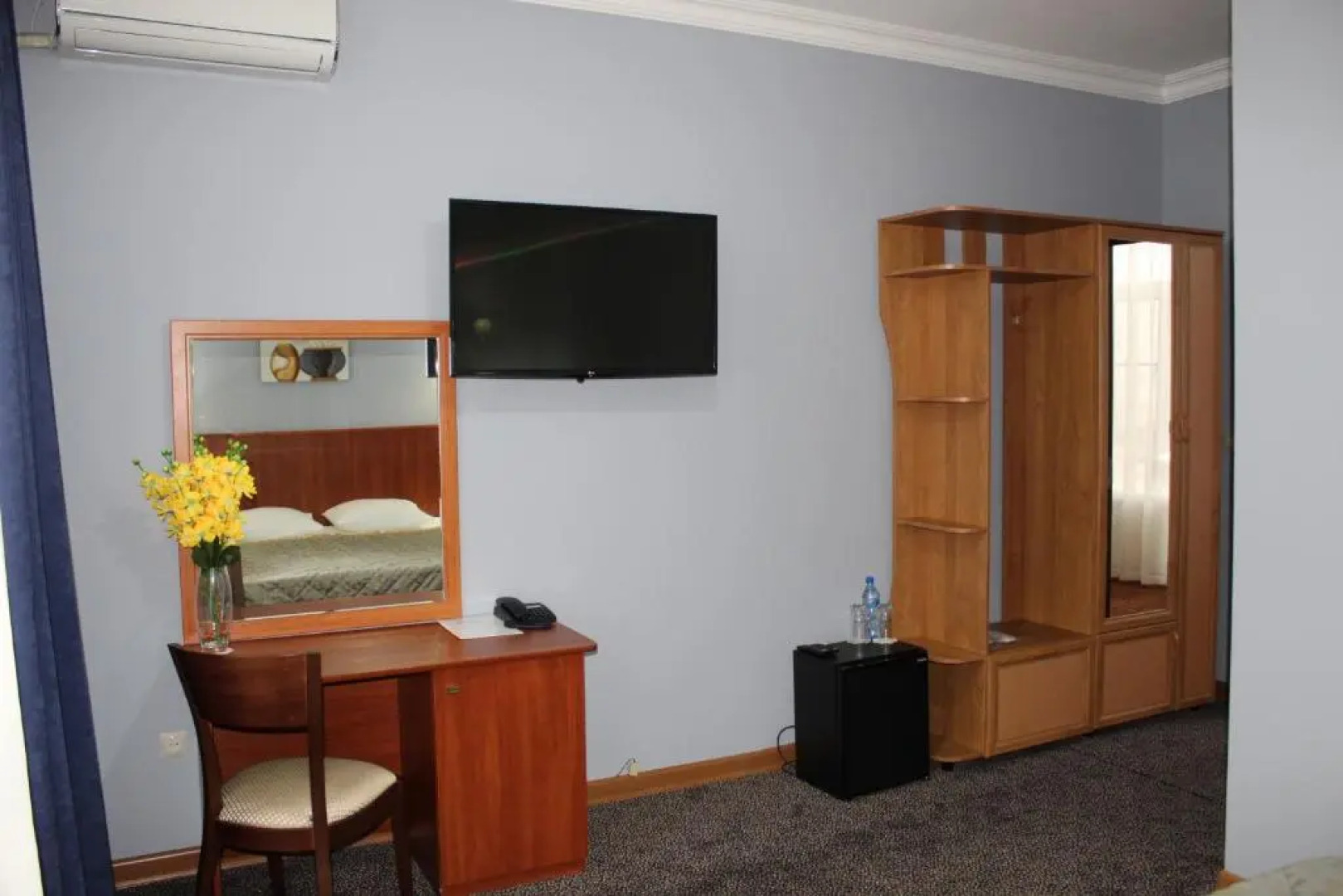 Отель Continent