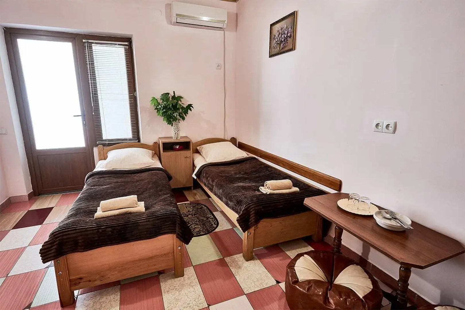 Отель Белый