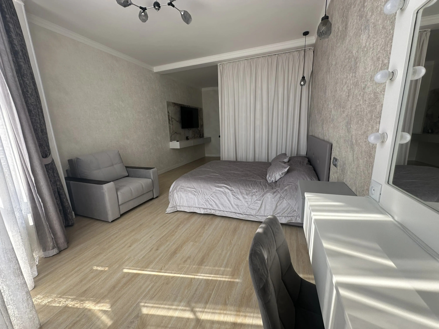 Апартаменты Улучшенные На Пушкина 54\1 с панорамным видом на город и парковочным местом