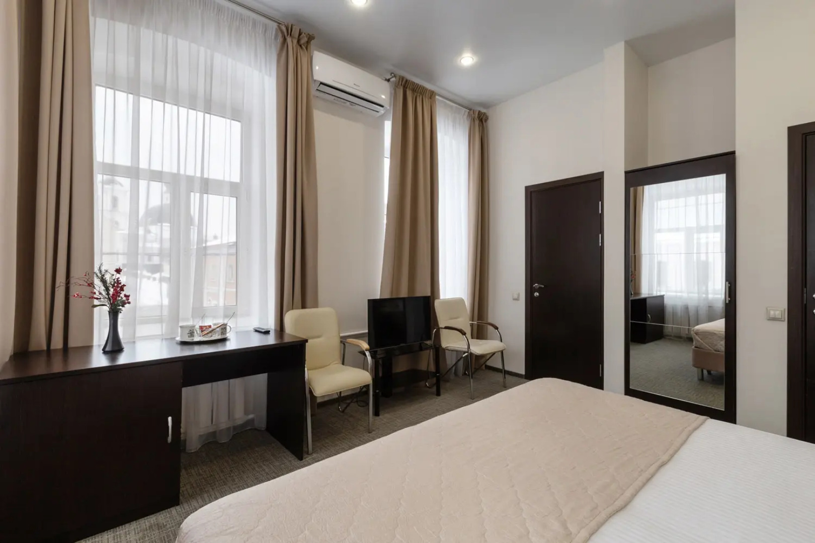 Отель Артхофф