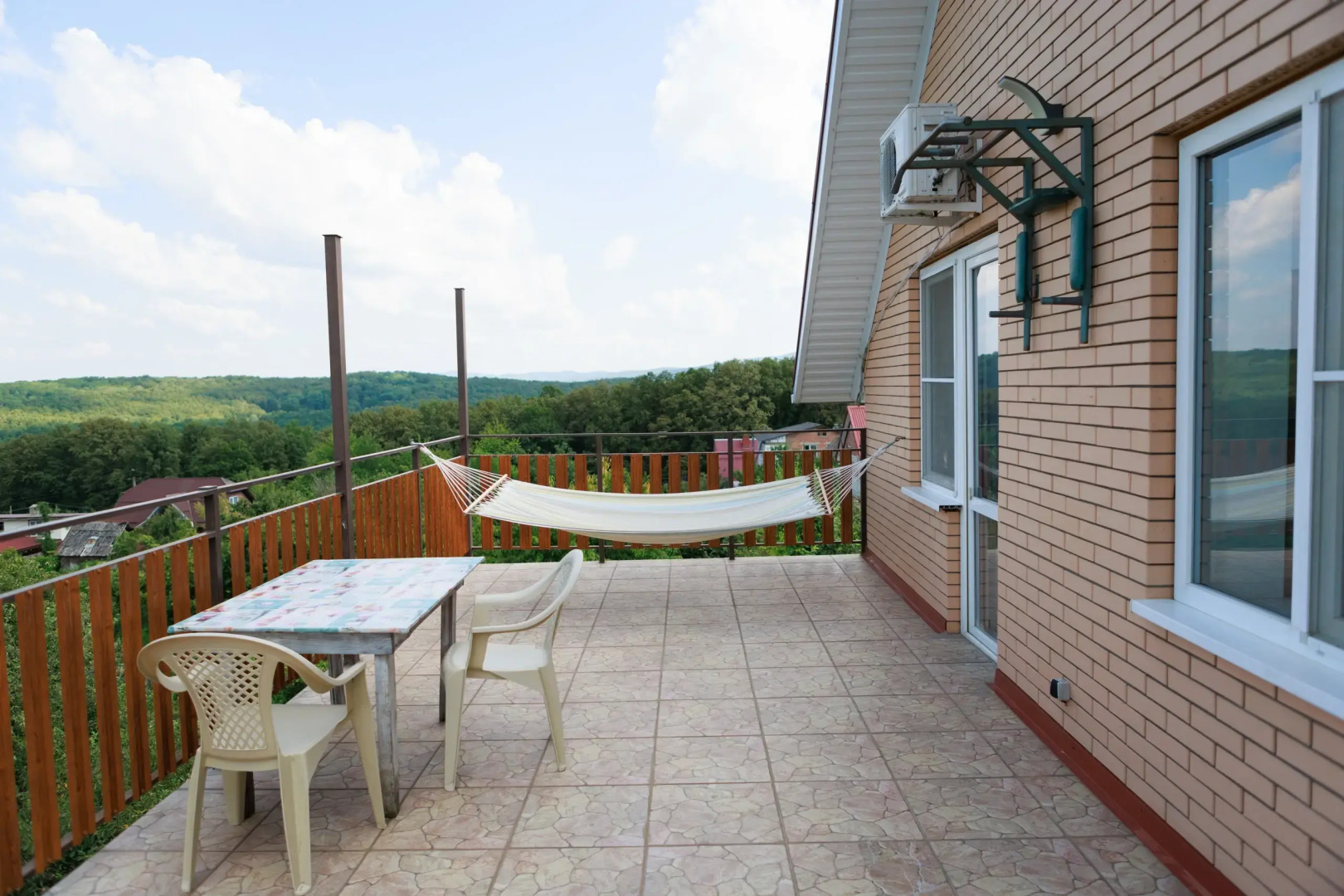 Частный дом  с открытой террасой