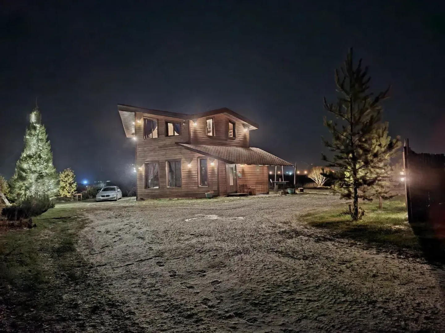 Гостевой Дом с кораблем на берегу реки