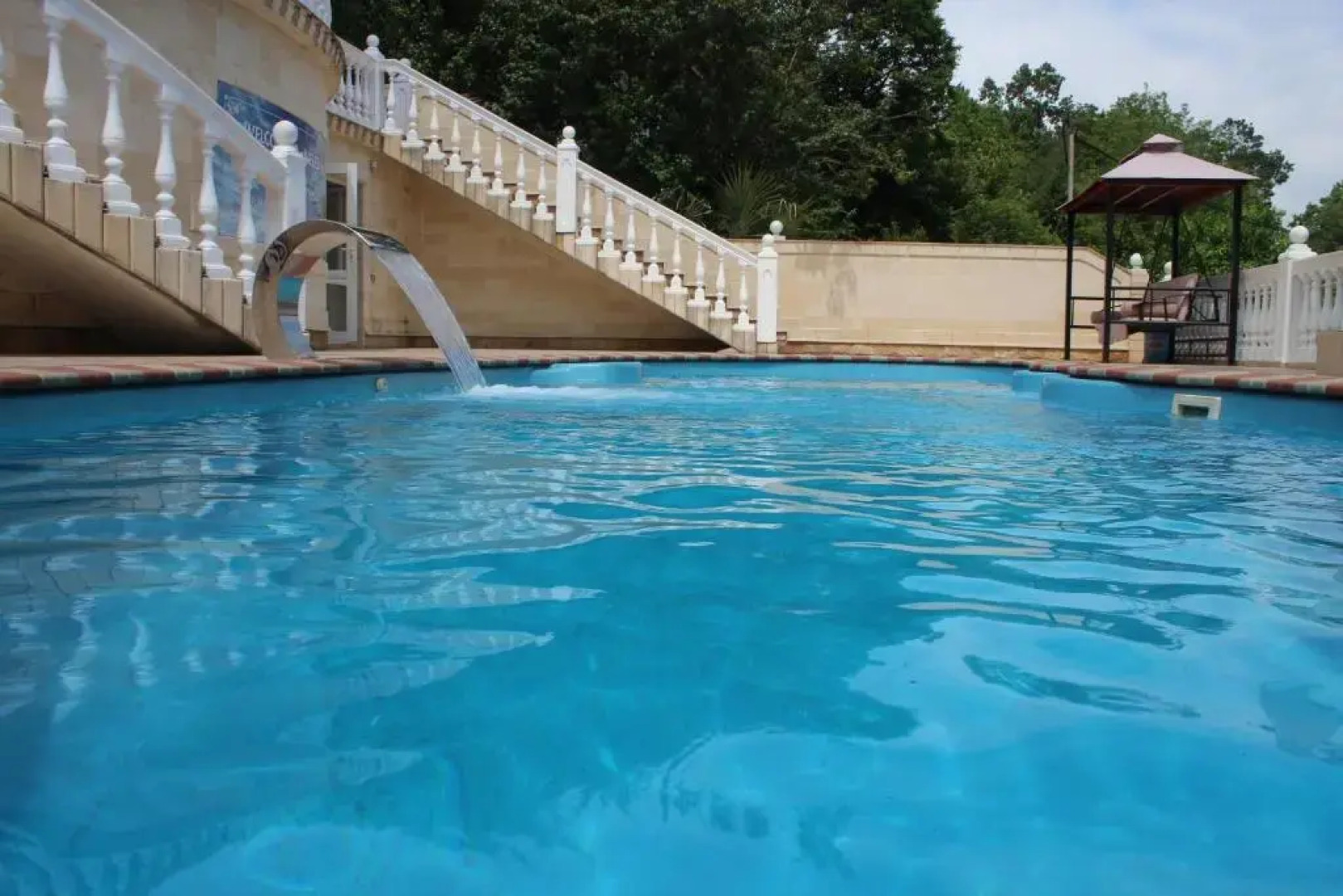 Отель Велес