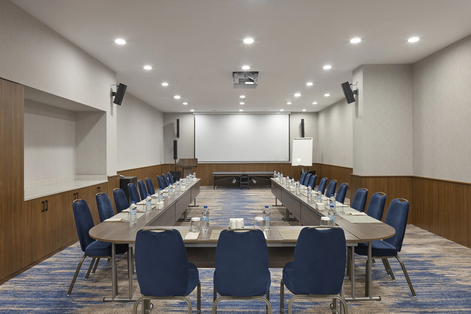 Отель Hampton by Hilton Istanbul Arnavutkoy