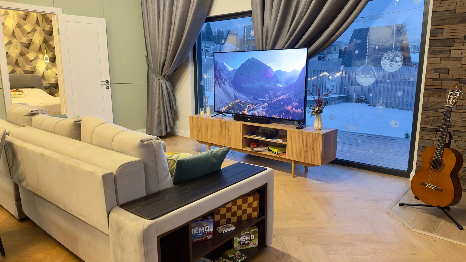 Частный дом у озера