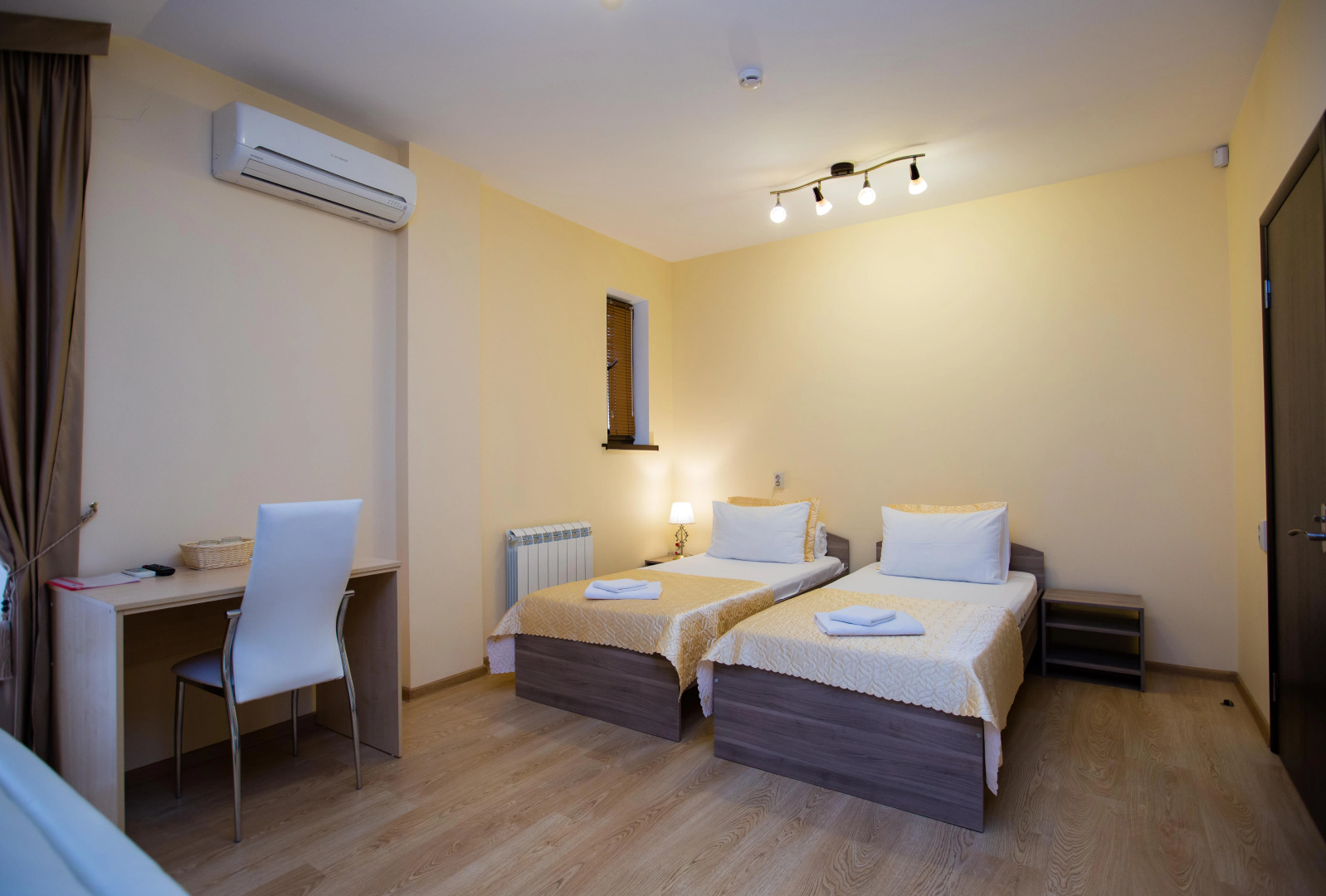 Отель София