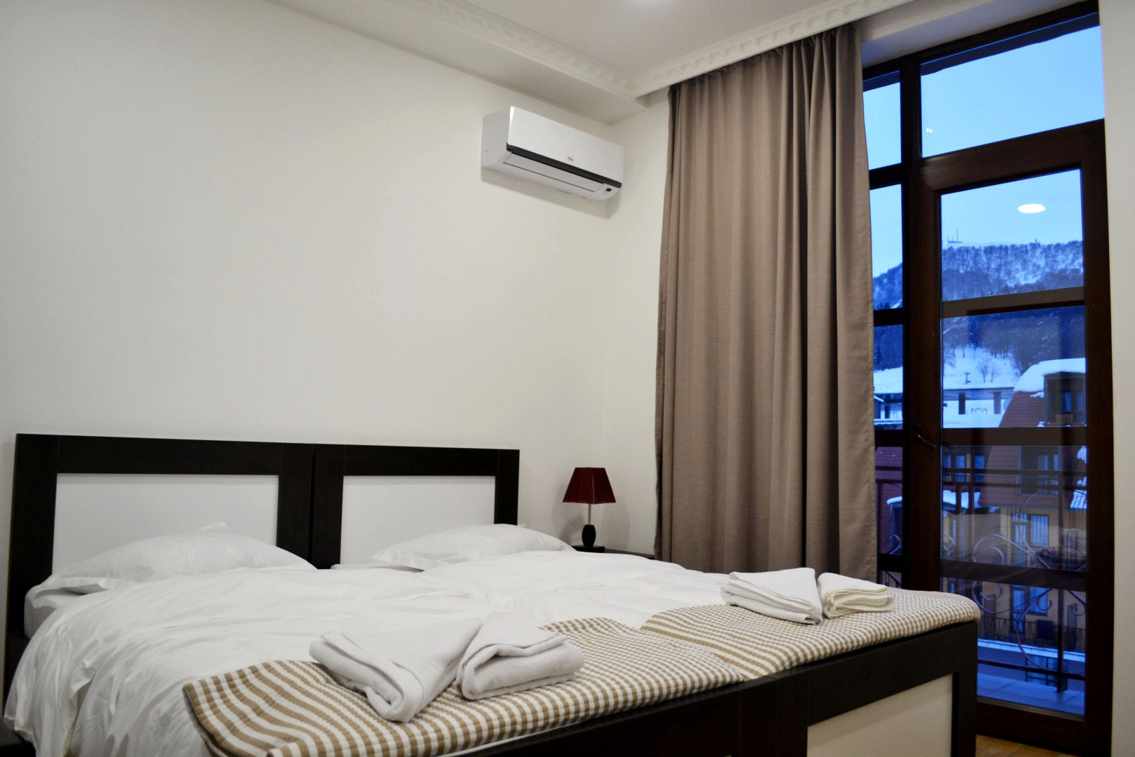 Отель Three Penguins