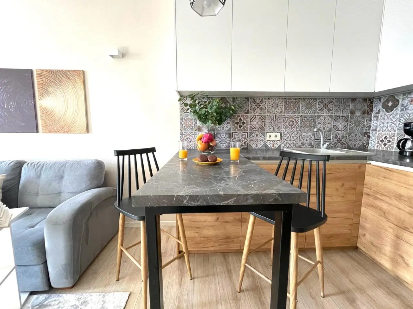 Апартаменты Студия День Ночь с Видом На Горы