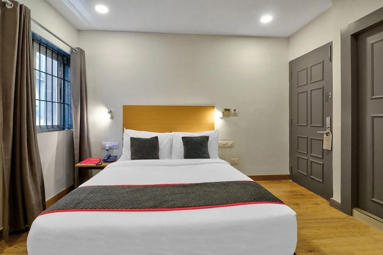 Отель Consulate By Book Meri