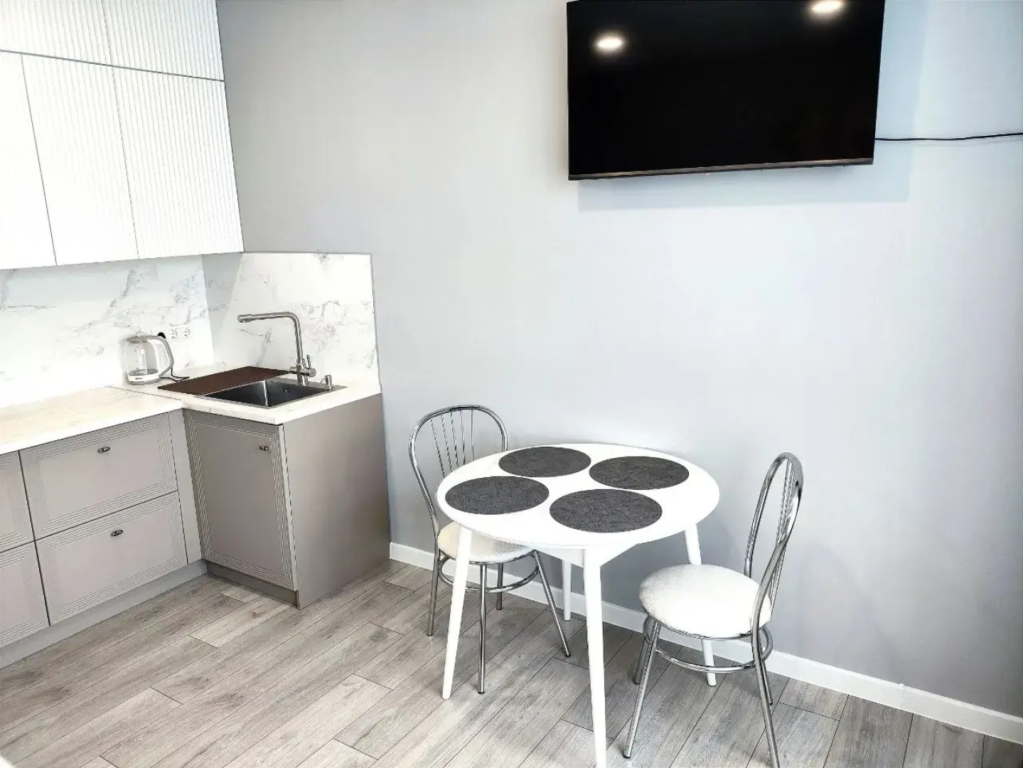 Квартира с Видом на Набережную Реки