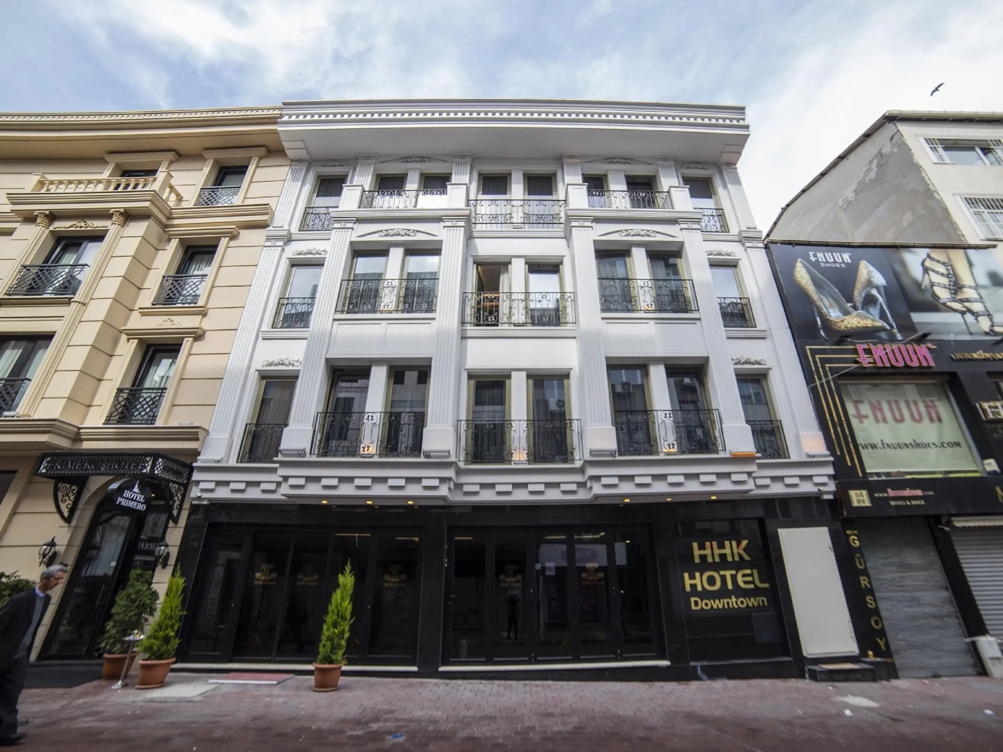 Отель HHK Hotel Downtown