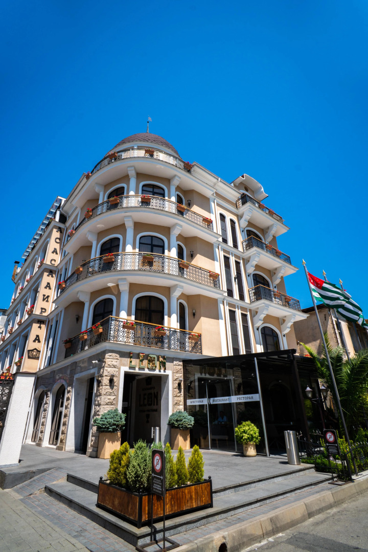 Отель Leon Boutique Hotel 4