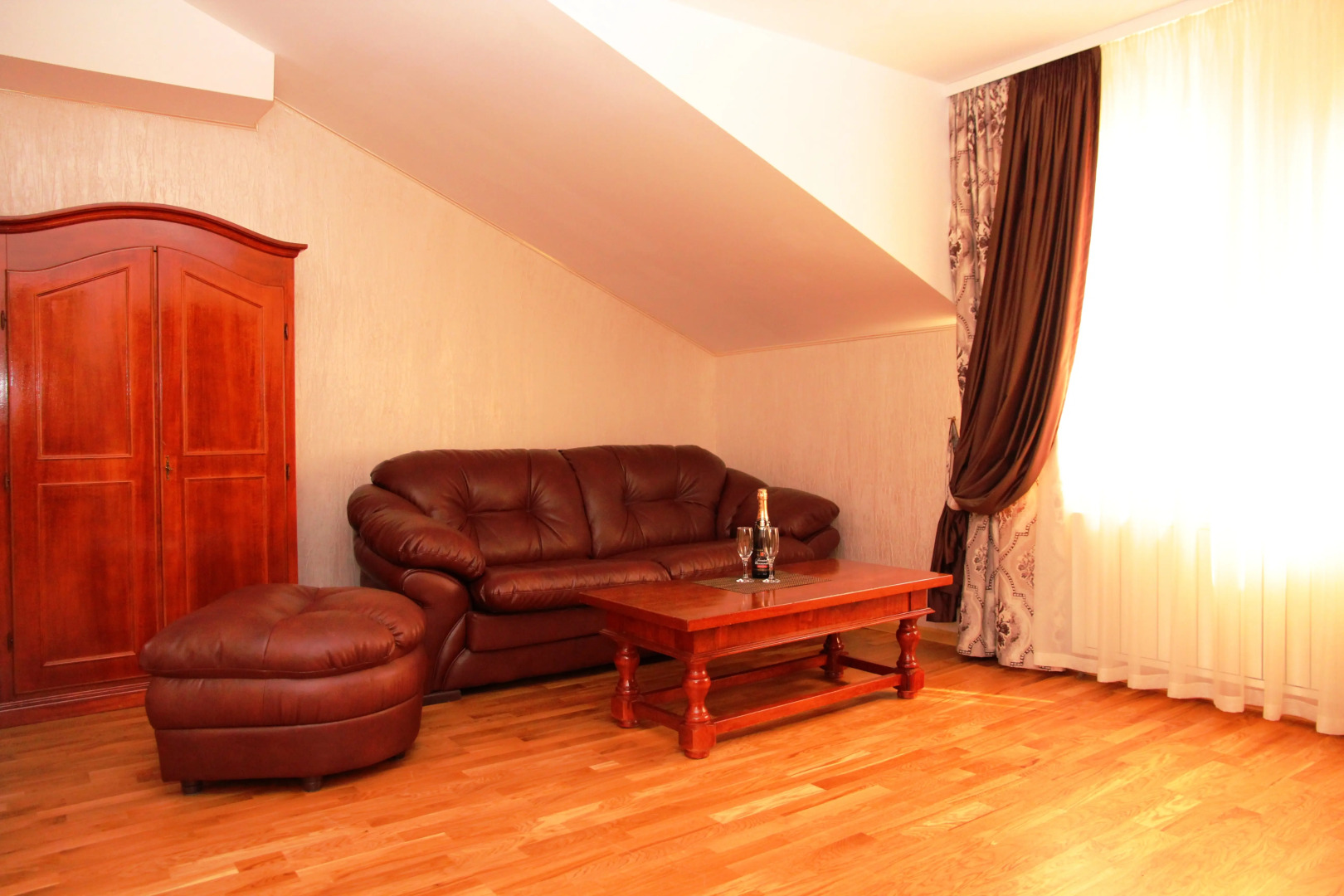 Отель Четыре Короны