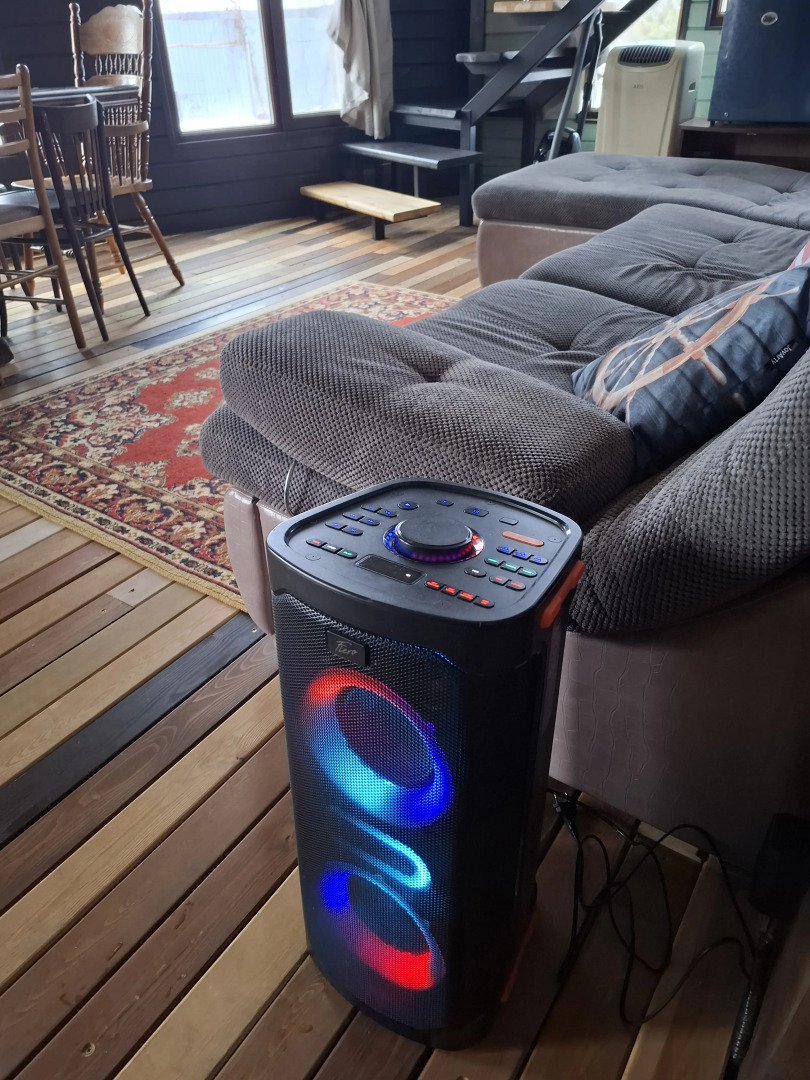 Гостевой Дом с кораблем на берегу реки