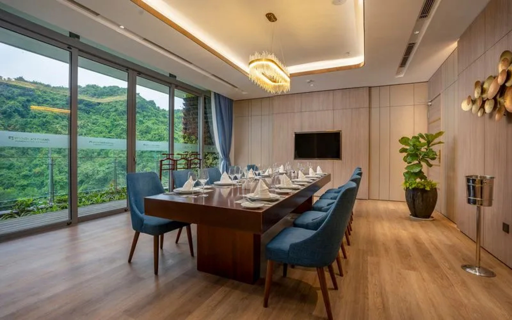 Курортный отель Wyndham Grand Flamingo Cat Ba Resort