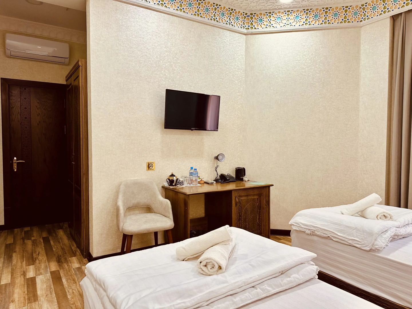 Отель Ayvan Plaza