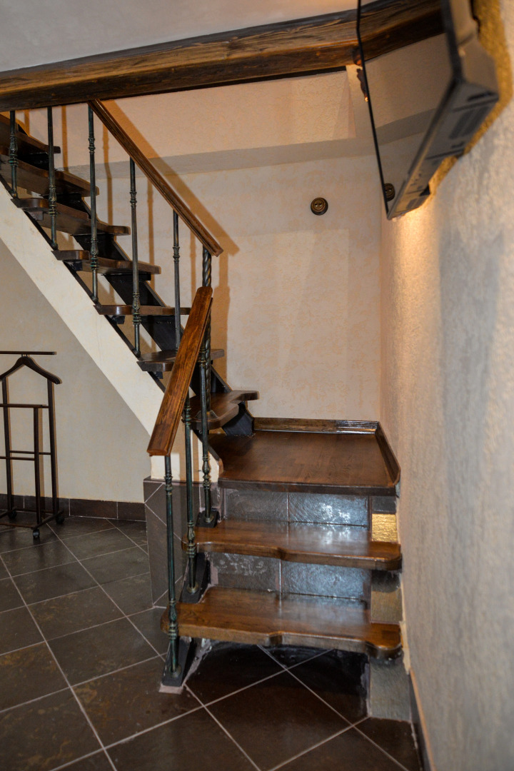 Квартира Лофт «Дубовая лестница»