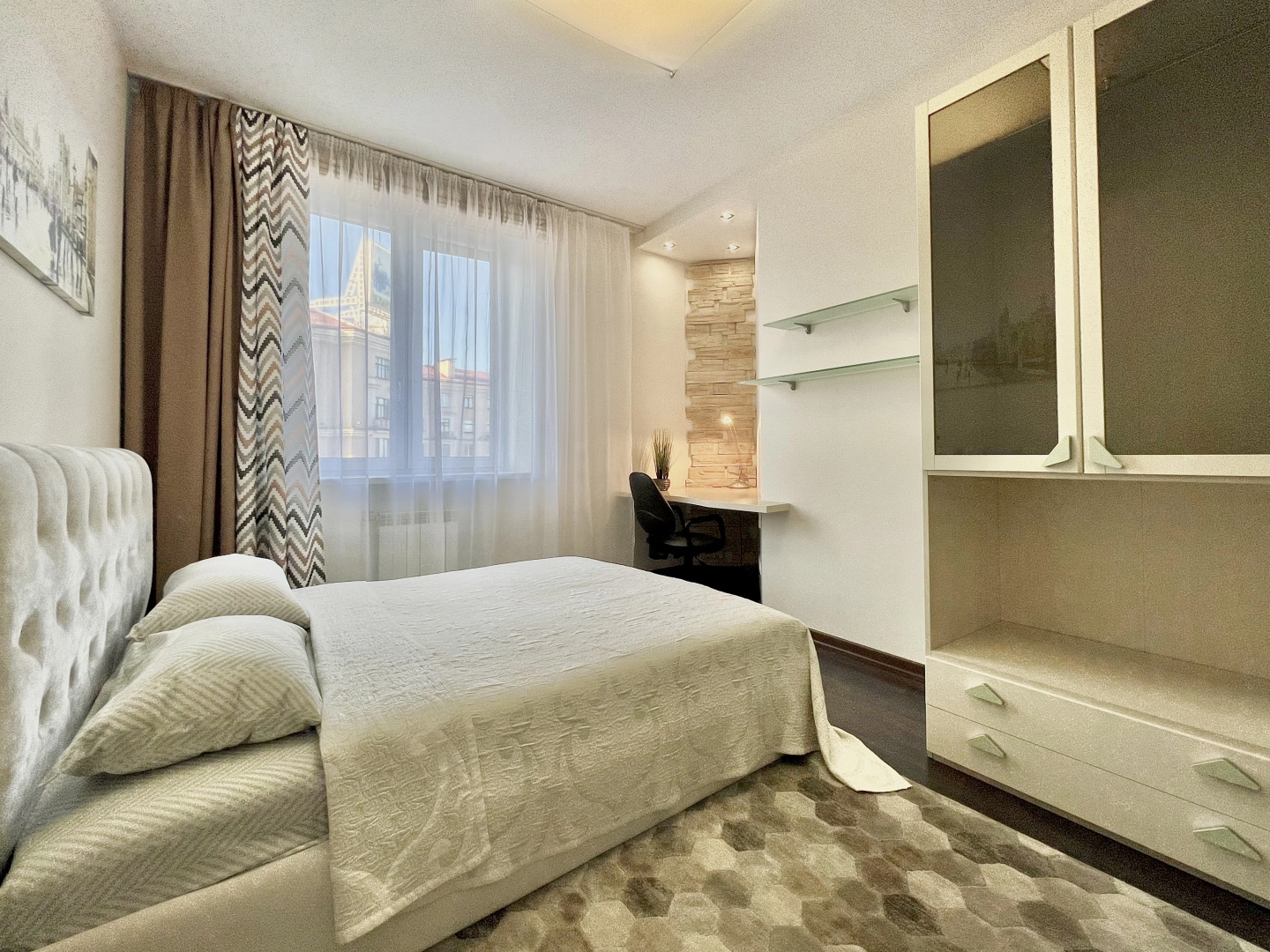 Апартаменты 4 комнатные Vip пр-т Независимости 30 Центр