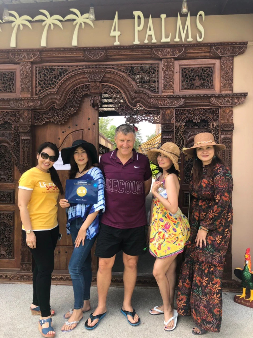 Отель 4 Palms Resort
