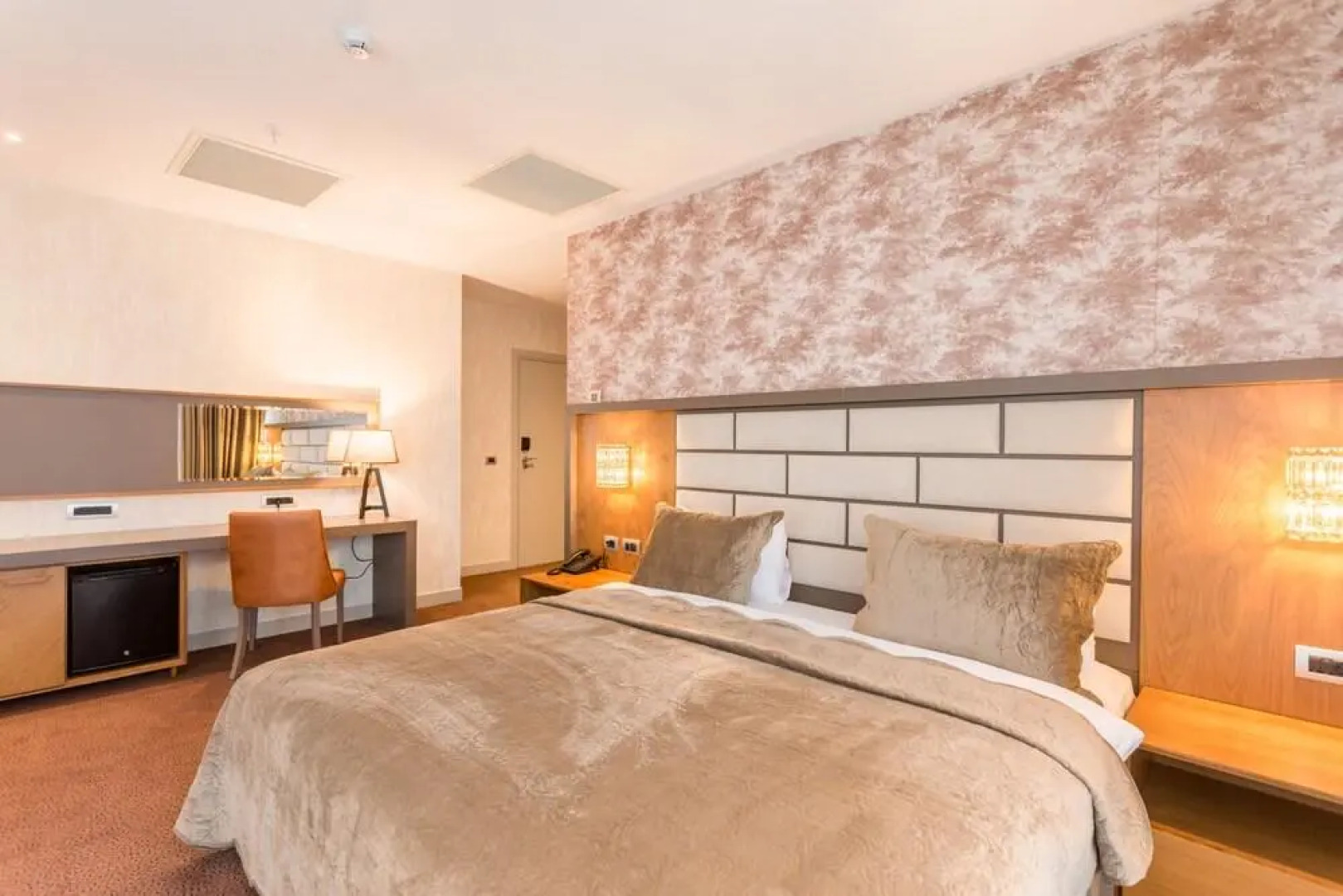 The Grand Gloria Отель