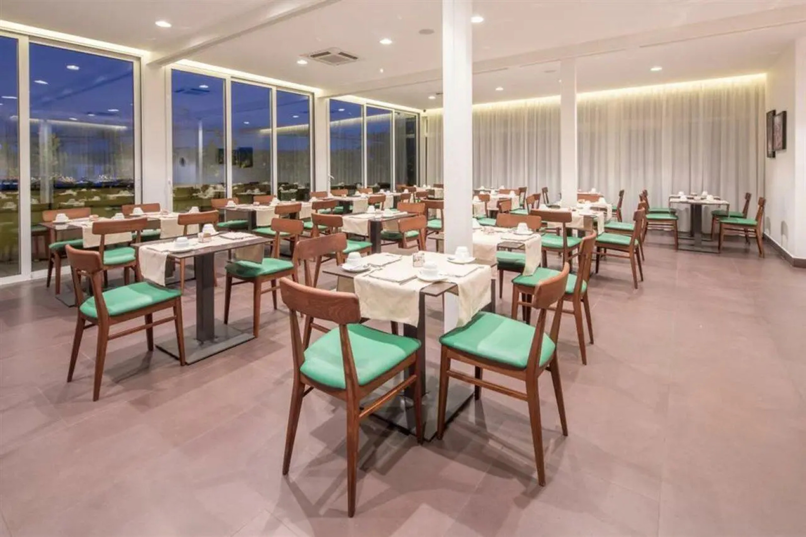 Отель Best Western Plus Hotel Plaza Napoli