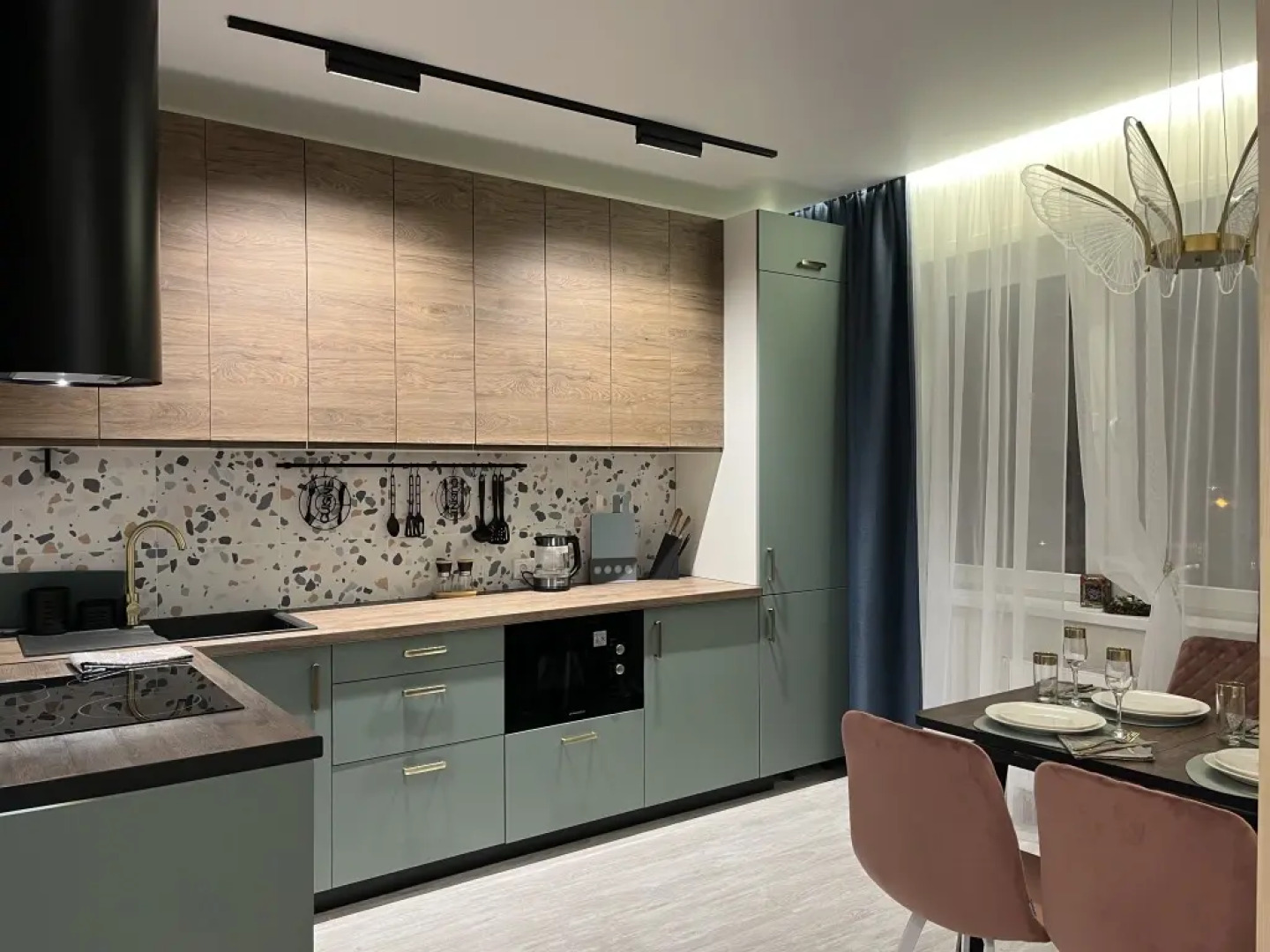 Улучшенные апартаменты Баттерфляй с камином в центре города