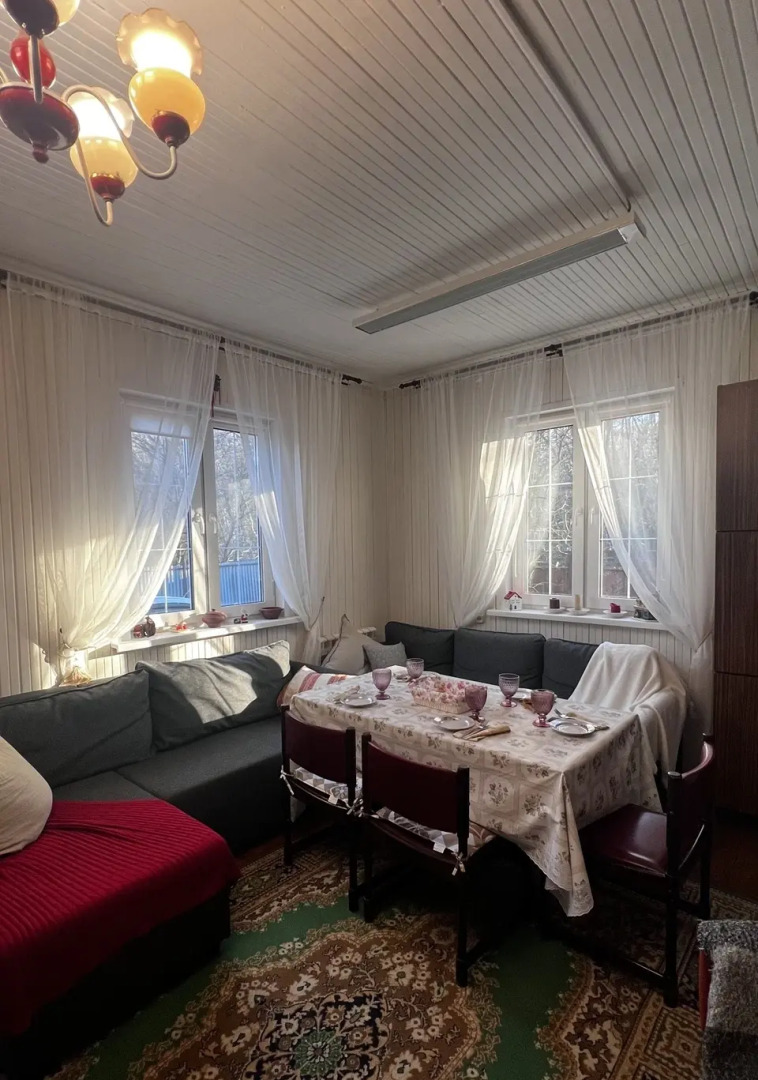 Частный дом четырехкомнатная дача 120 м²