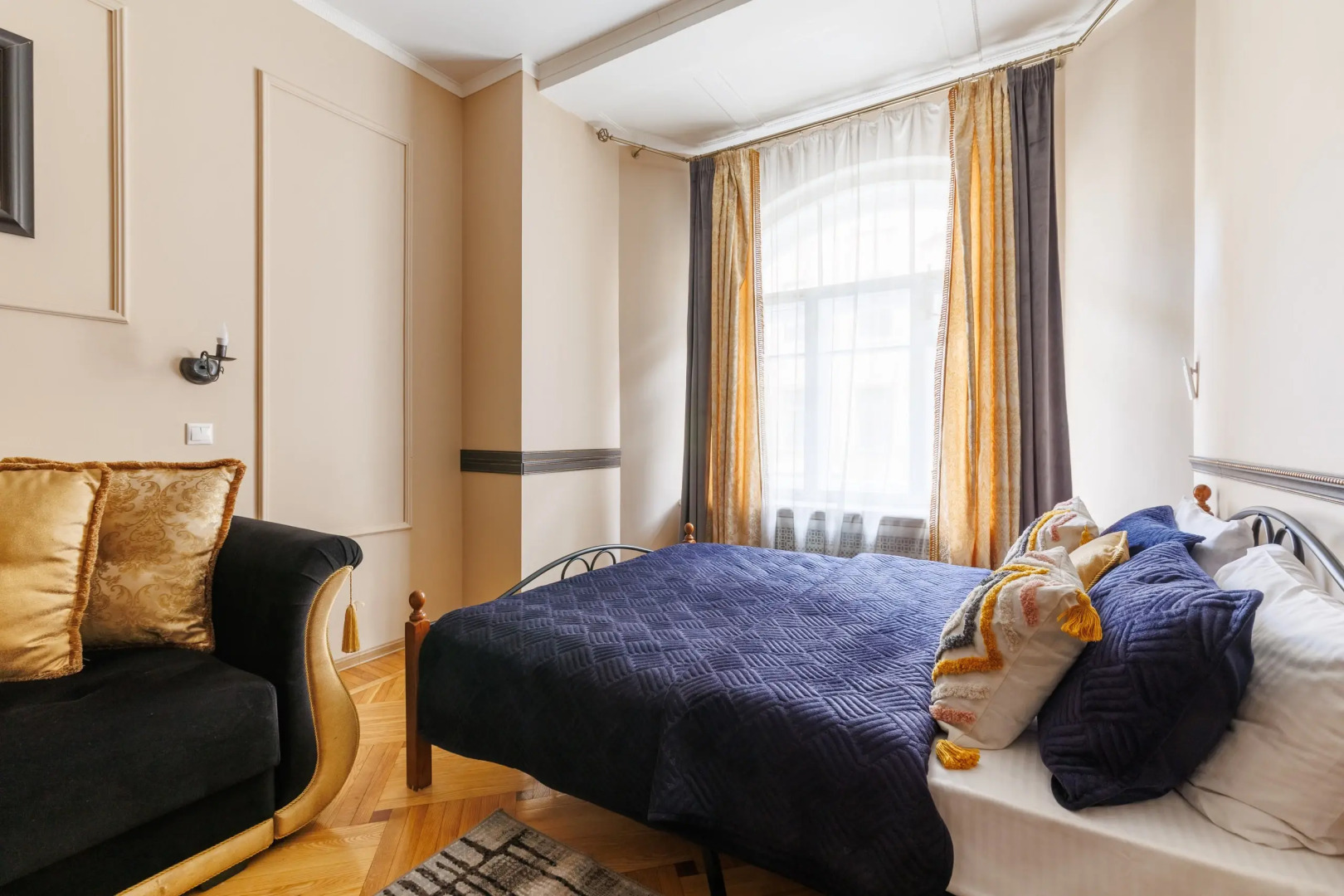 Апартаменты Лофт у Площади Восстания 2 спальни