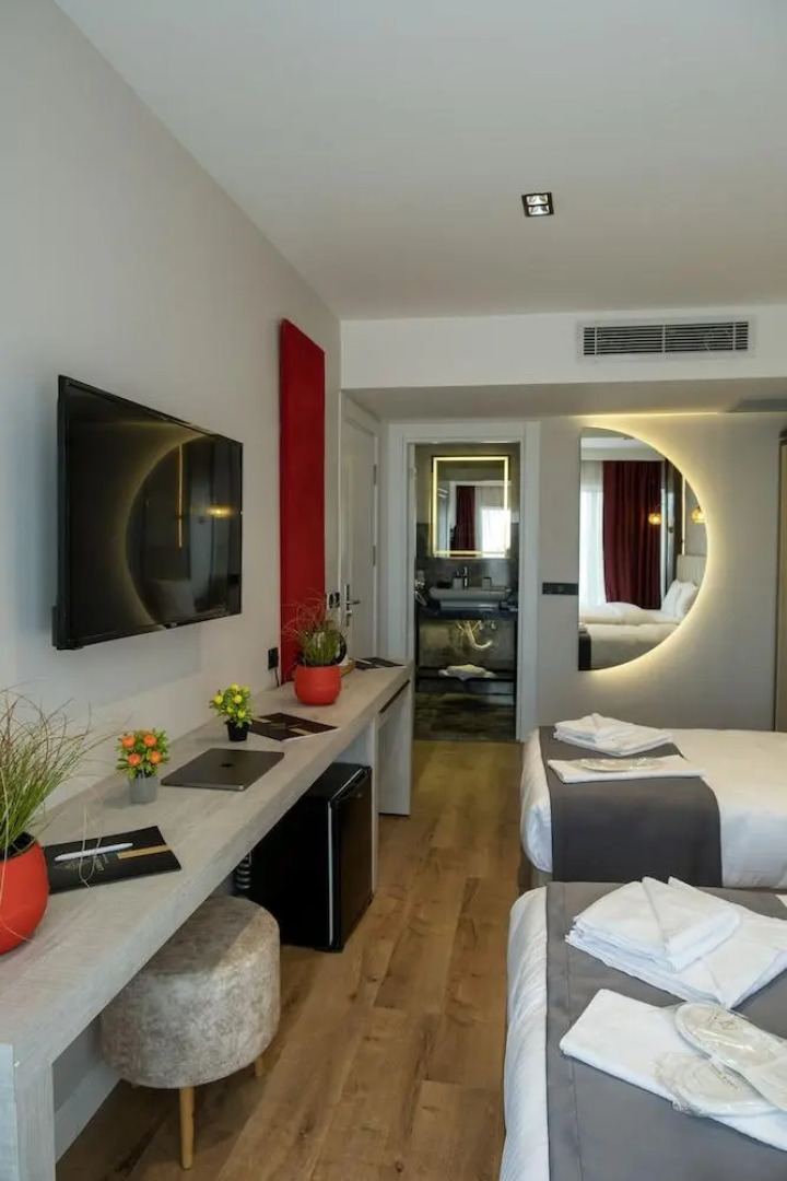 Отель Linda Port Hotel