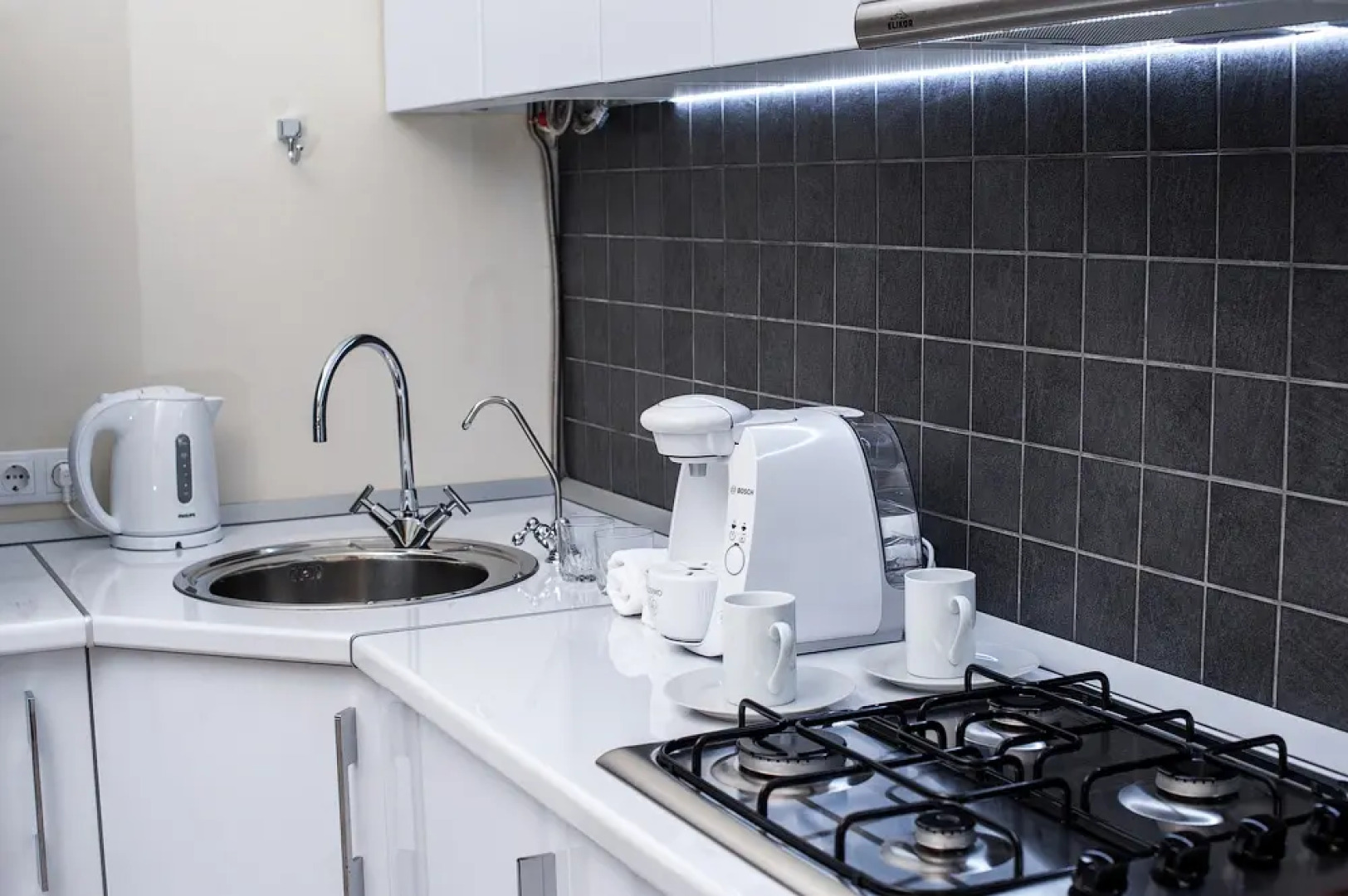 Апартаменты Тихая студия 36кв.м,рядом станция подземного трамвая и большой ТЦ