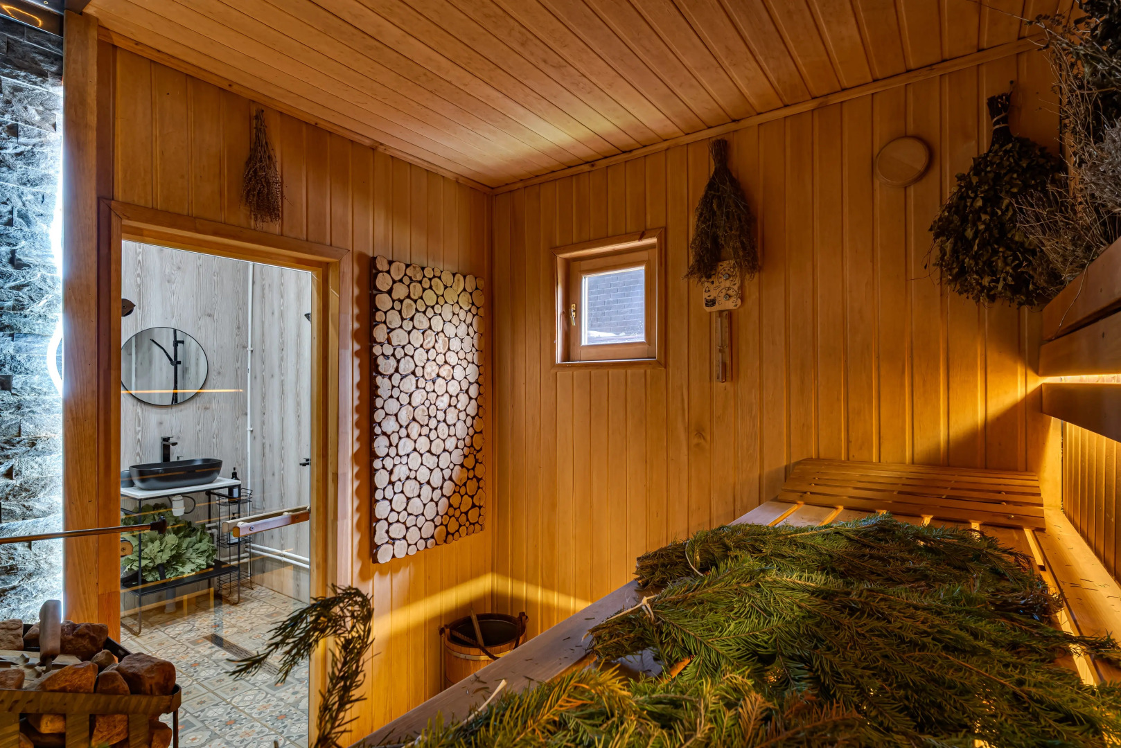 Частный дом с бaнeй на дpoвaх Harmony