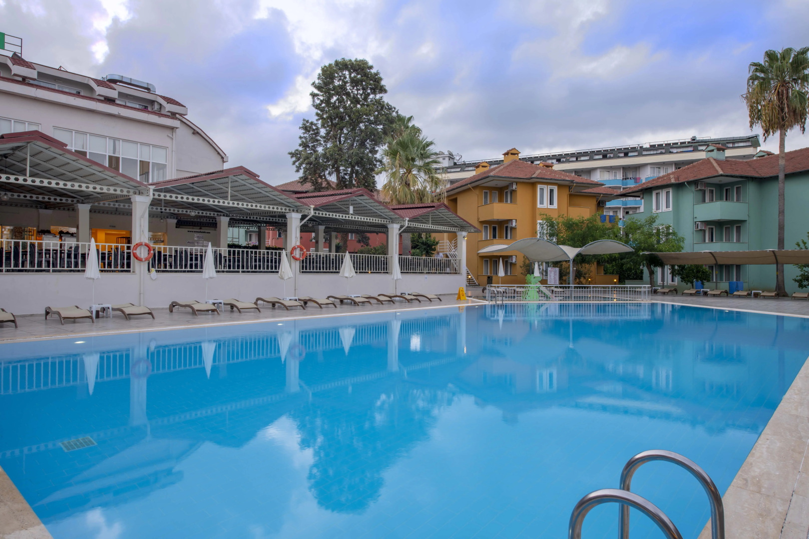 Armas Green Fugla Beach