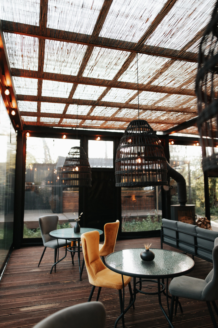 Поляна Глэмпинг, 1-я линия моря (12+)