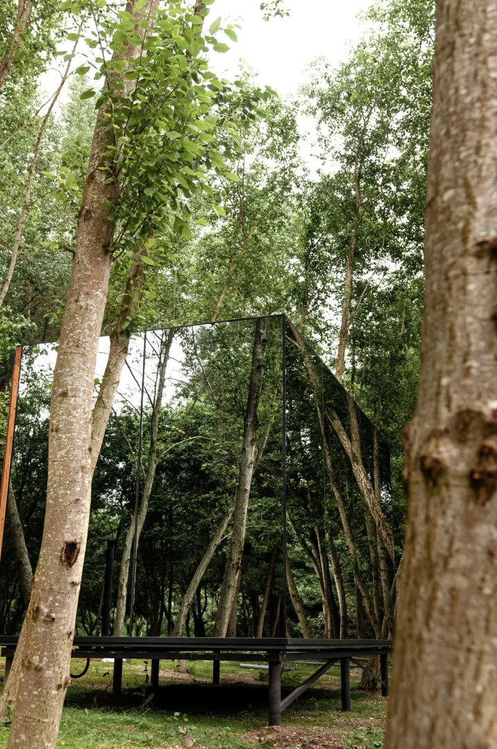 Частный Дом на Берегу Реки с Приватной Террасой и Джакузи