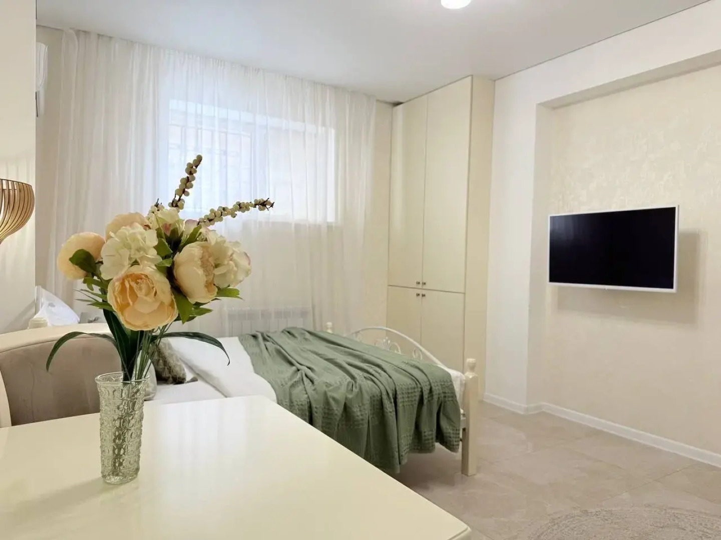 Апартаменты Студия возле Моря для Двоих на цокольном этаже