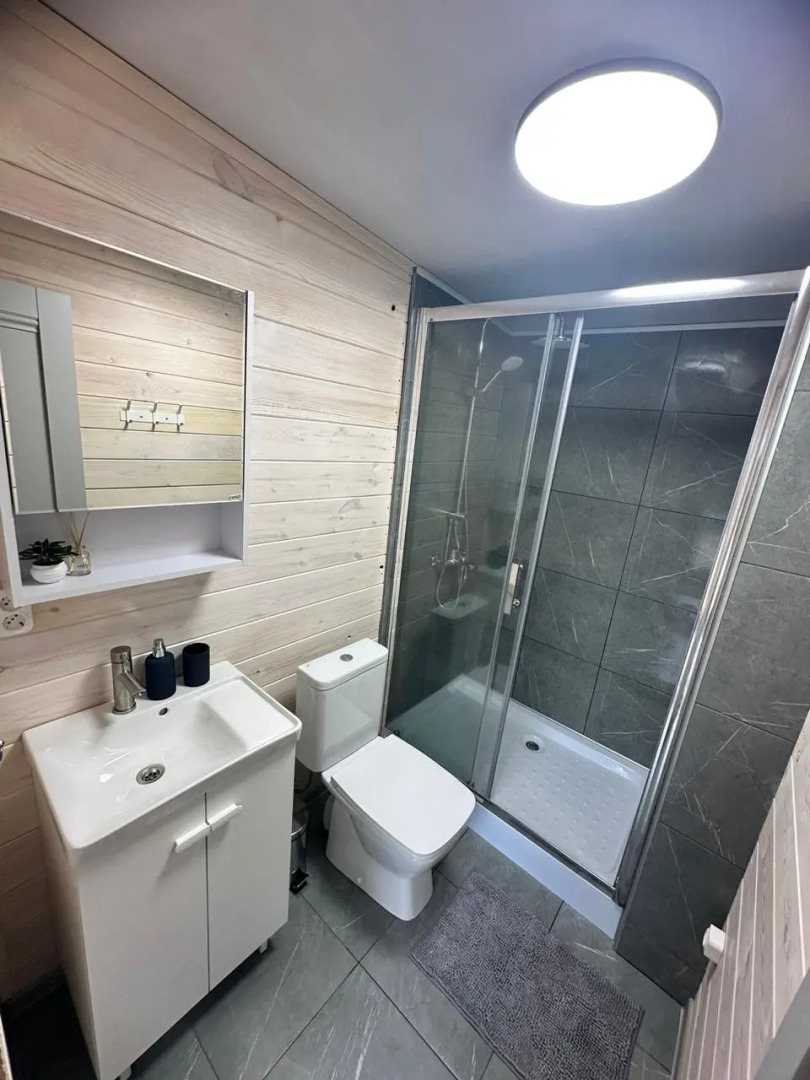 Частный дом у озера