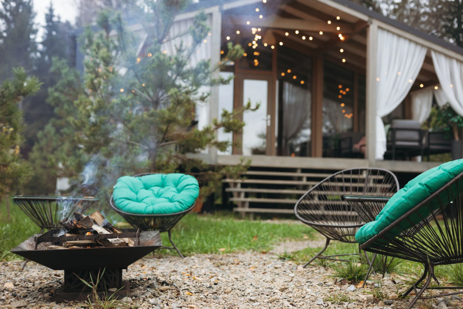 Частный дом с баней бочкой у воды и леса