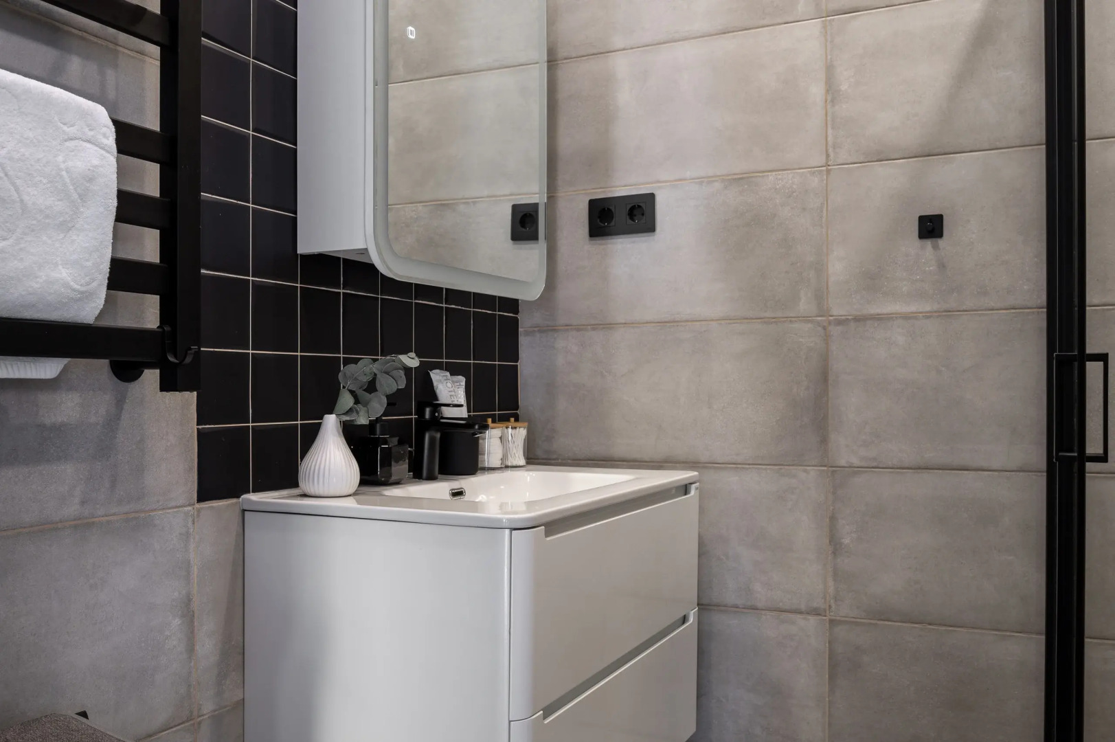 Просторная стильная квартира с видом на горы. Кватро 43