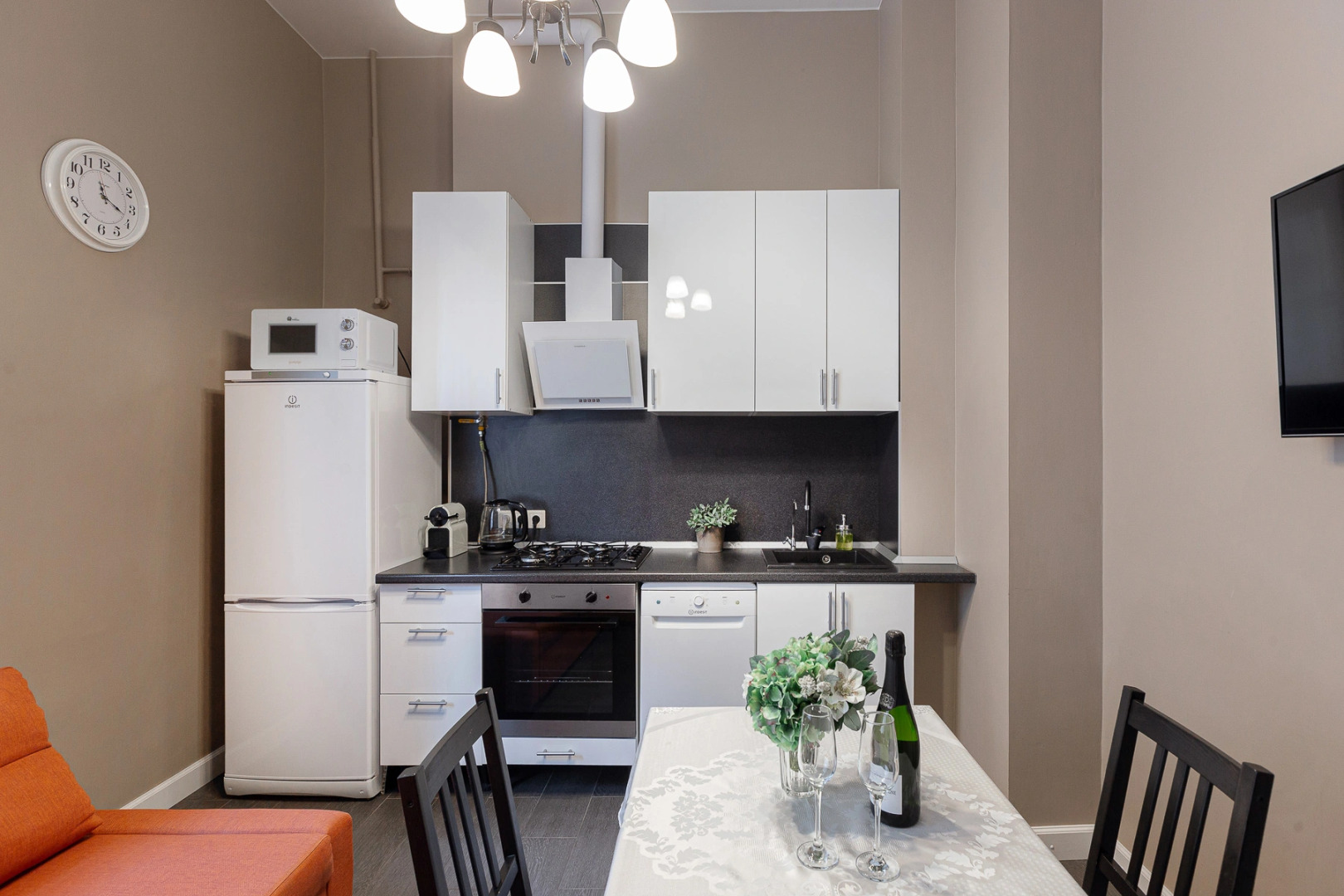 Апартаменты на Караванной