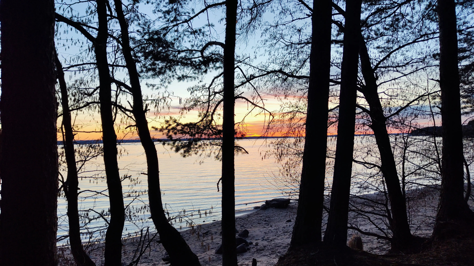 Частный дом Новый 6 местный дом у озера с банным чаном и баней.