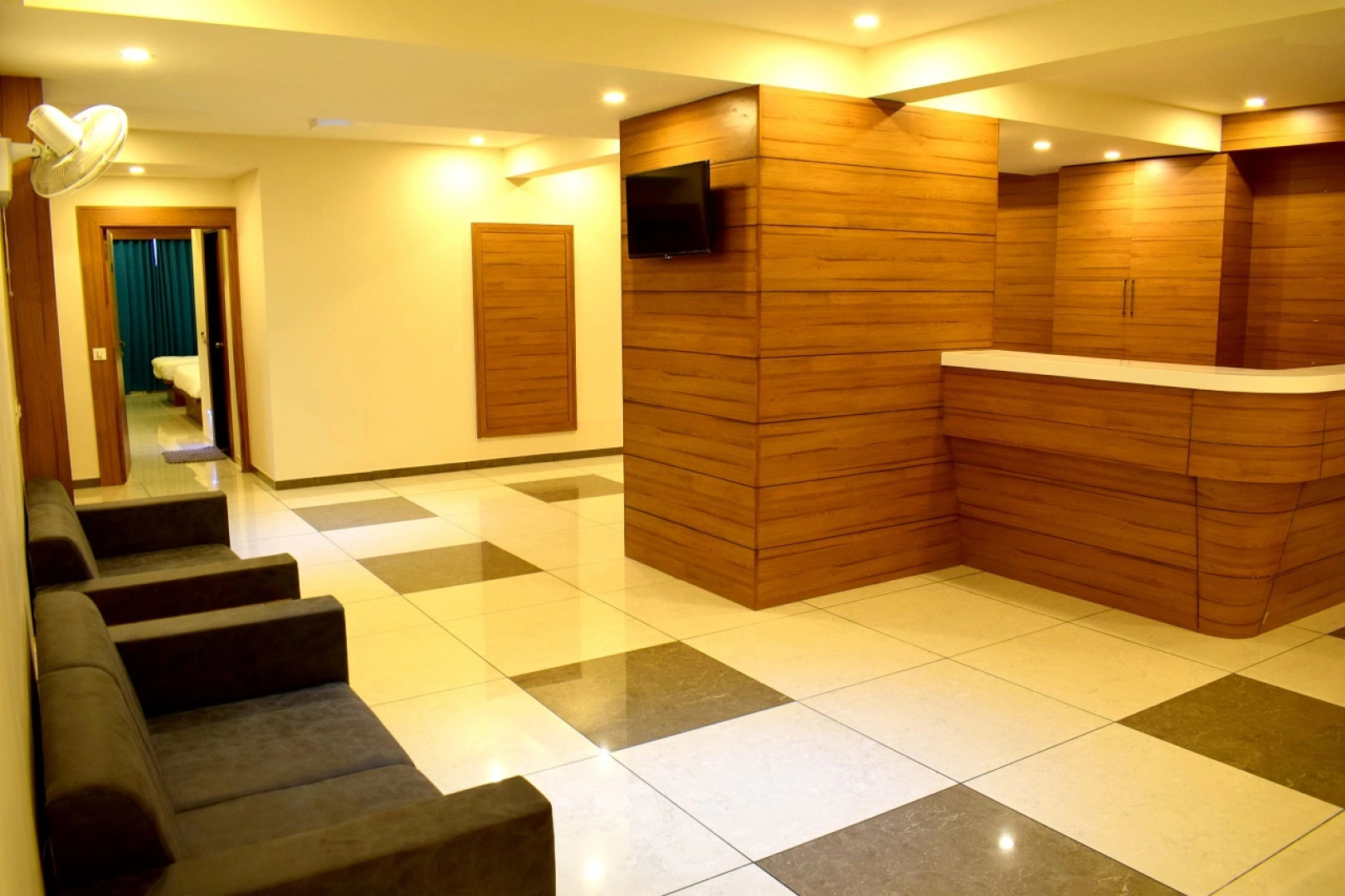 Отель Royal Square by Sky Stays