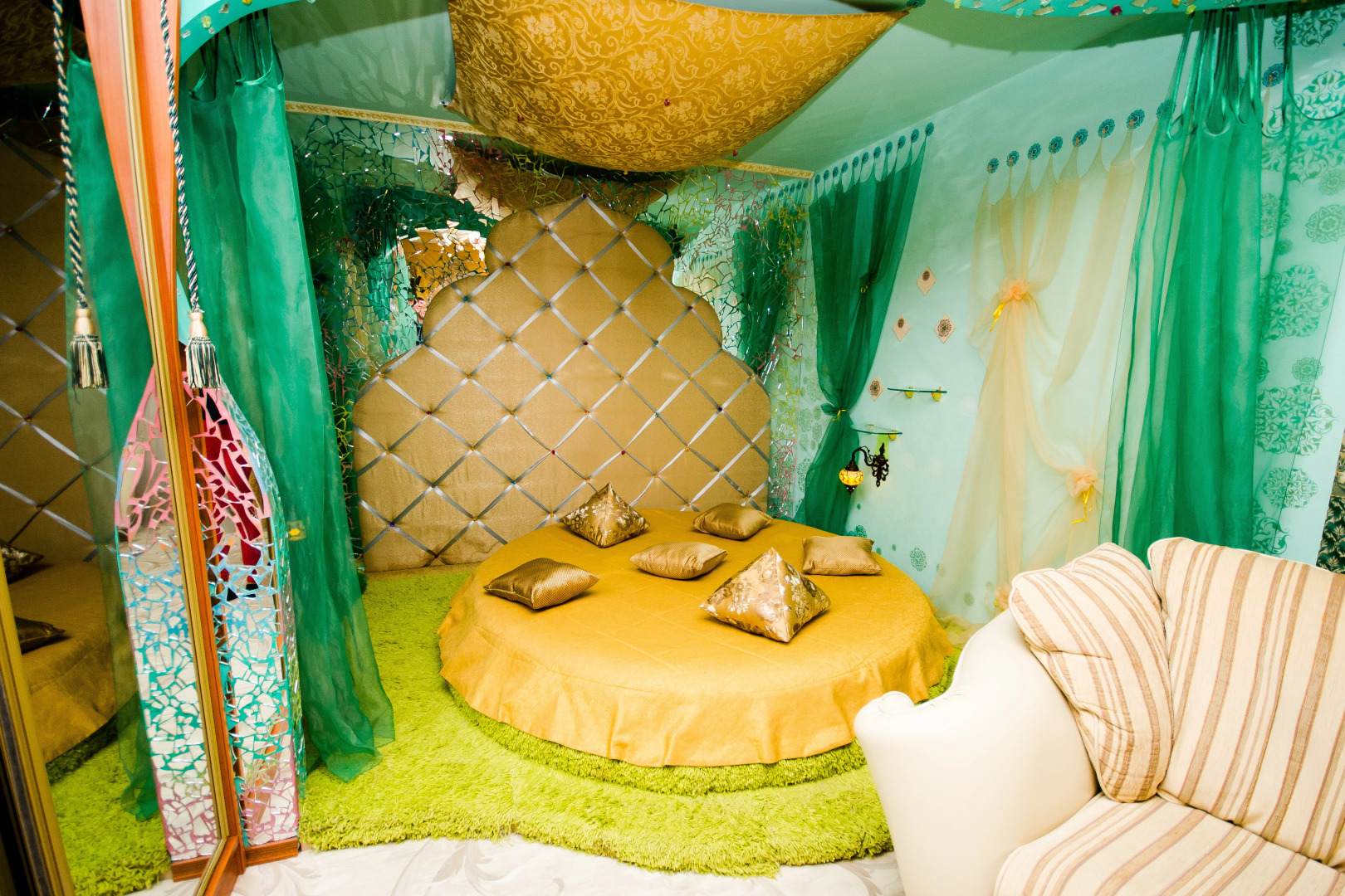 Апартаменты Квартирный Вопрос на Артема 89